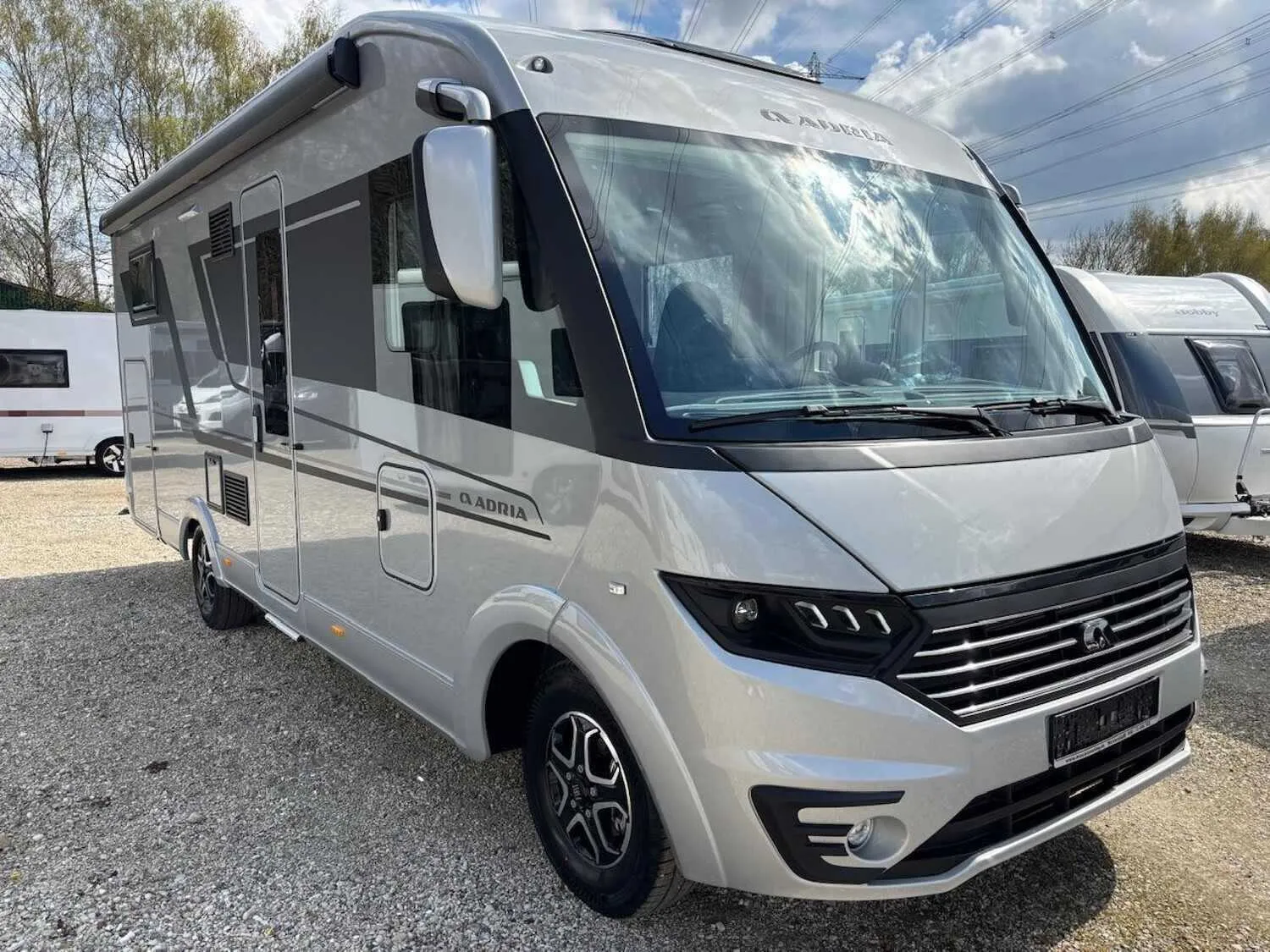Adria Sonic Supreme 700 SL – 180 PS 8-Gang-Automatik, 4.400 kg, Einzelbetten