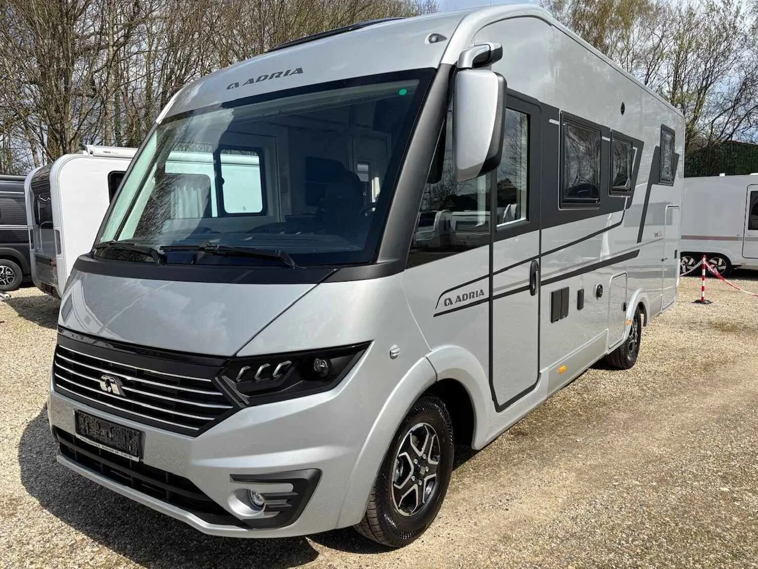 Adria Sonic Supreme 700 SL – 180 PS 8-Gang-Automatik, 4.400 kg, Einzelbetten