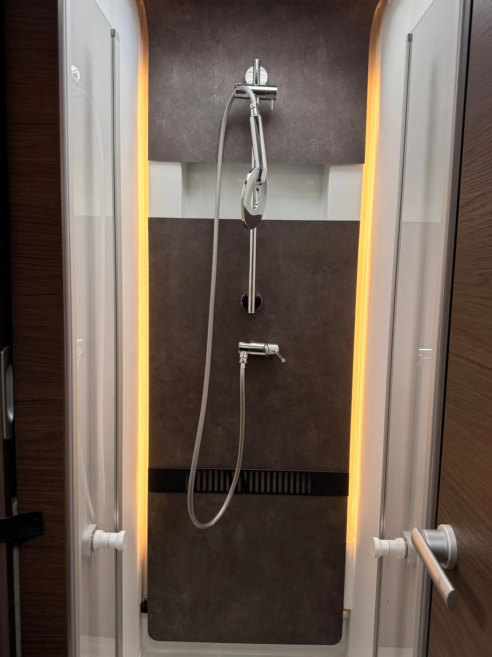 Adria Sonic Supreme 700 SL – 180 PS 8-Gang-Automatik, 4.400 kg, Einzelbetten
