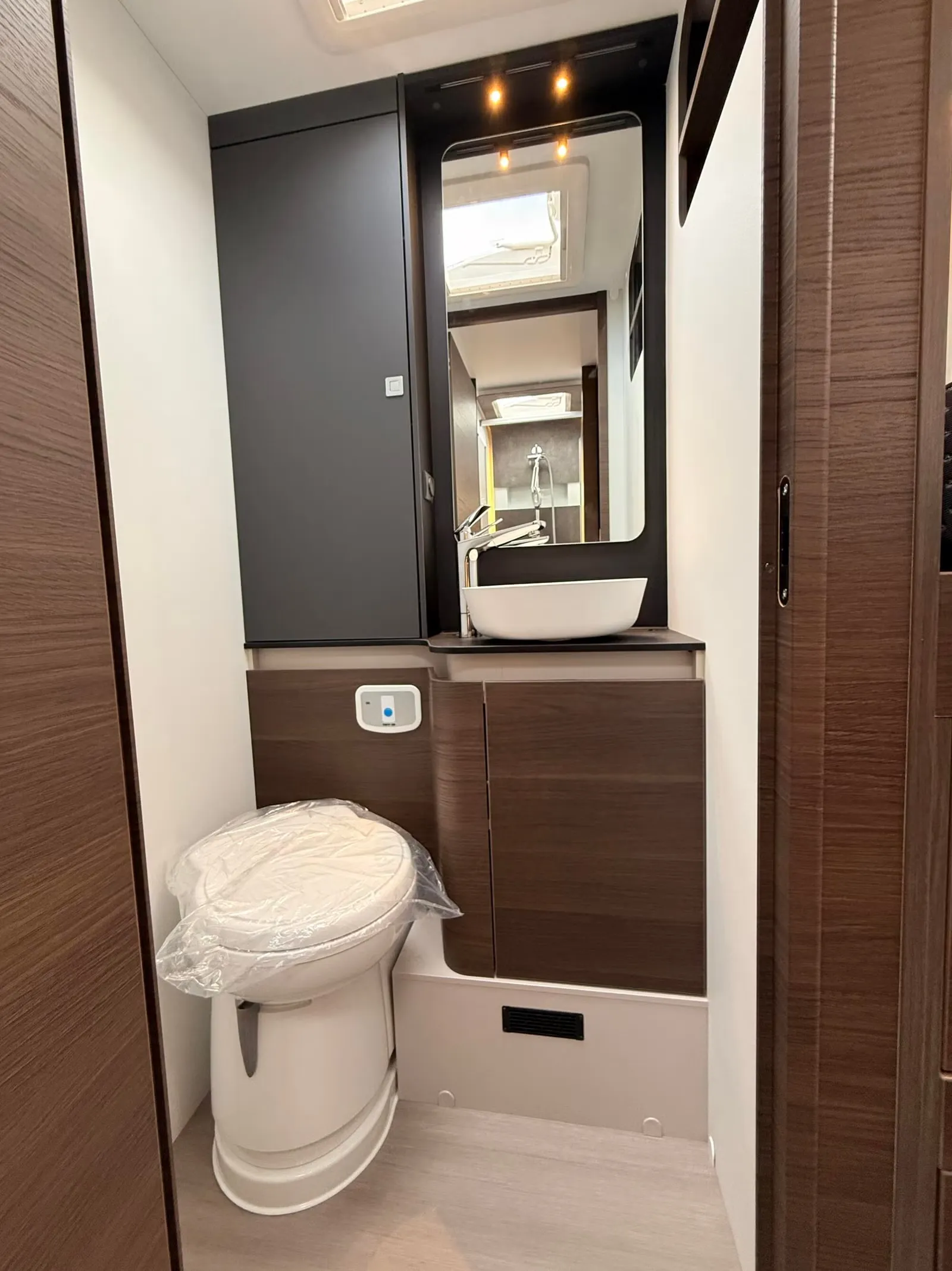 Adria Sonic Supreme 700 SL – 180 PS 8-Gang-Automatik, 4.400 kg, Einzelbetten