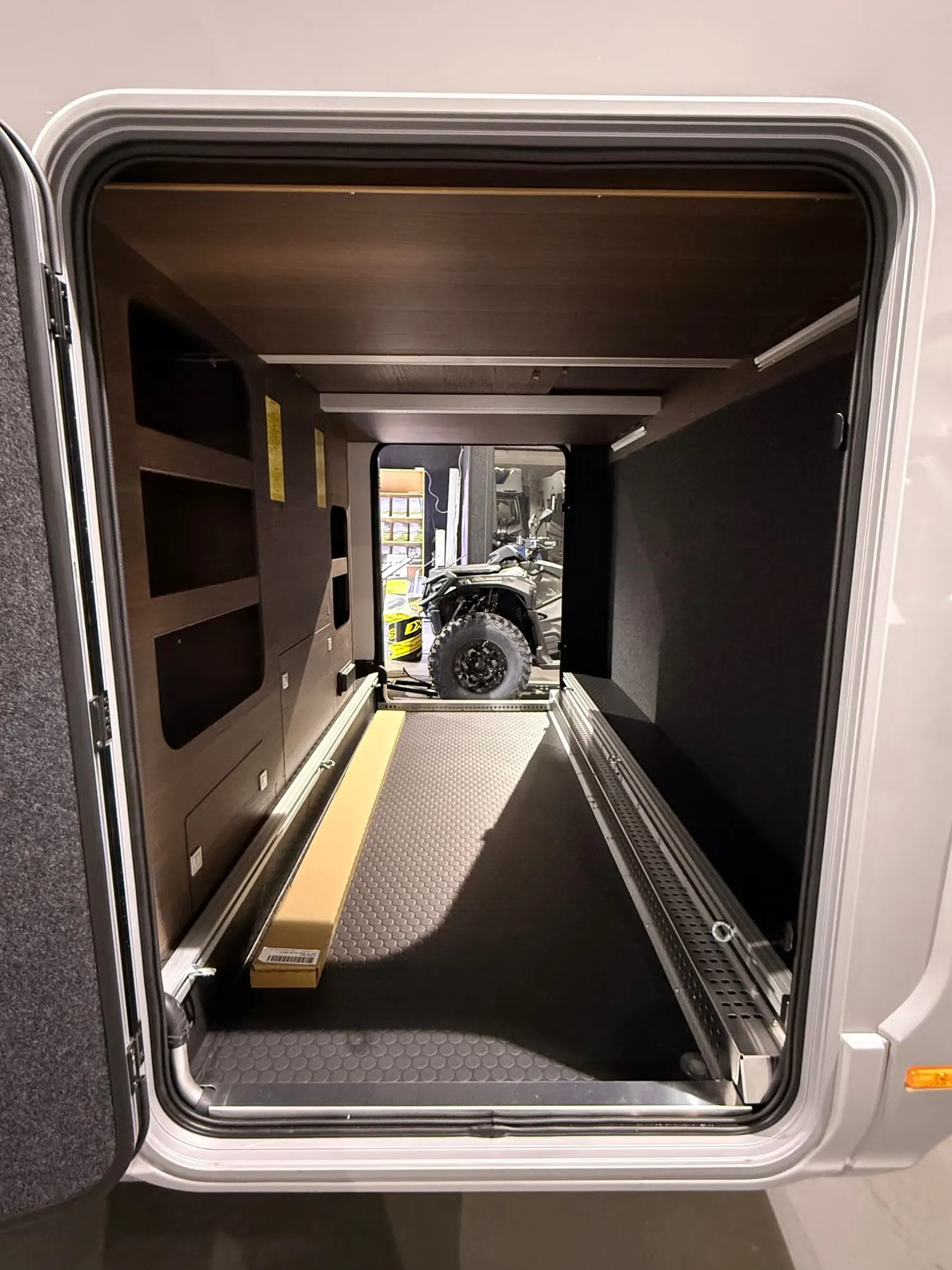 Adria Sonic Supreme 700 SL – 180 PS 8-Gang-Automatik, 4.400 kg, Einzelbetten