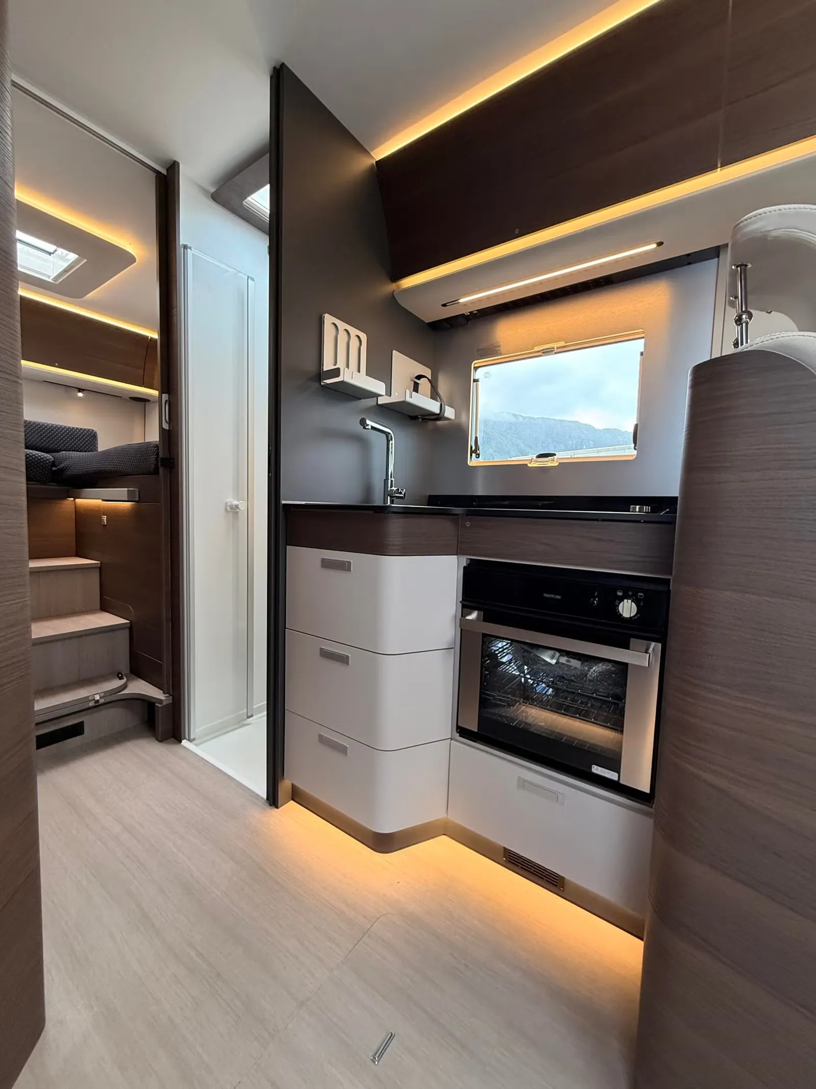 Adria Sonic Supreme 700 SL – 180 PS 8-Gang-Automatik, 4.400 kg, Einzelbetten