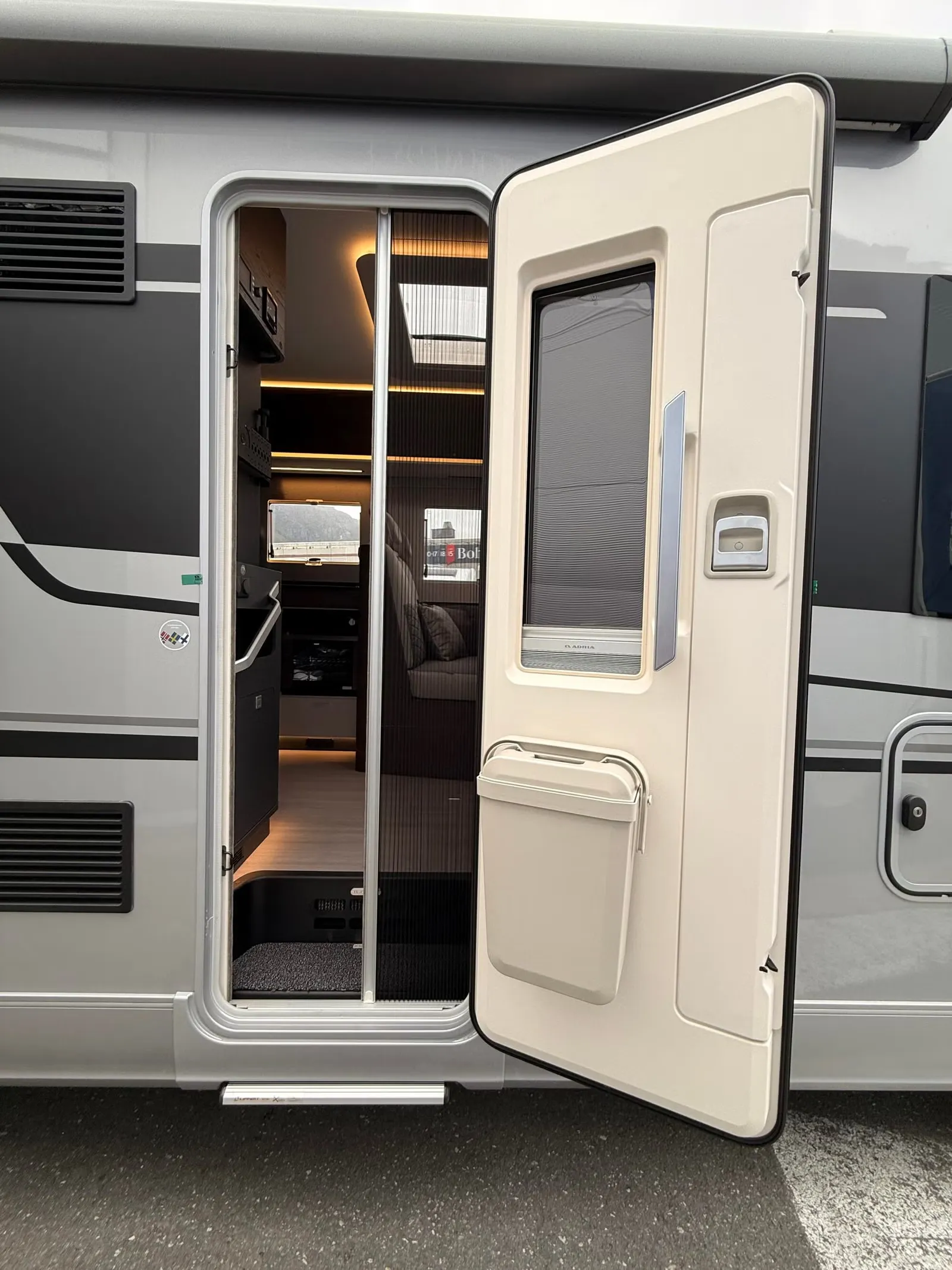 Adria Sonic Supreme 700 SL – 180 PS 8-Gang-Automatik, 4.400 kg, Einzelbetten