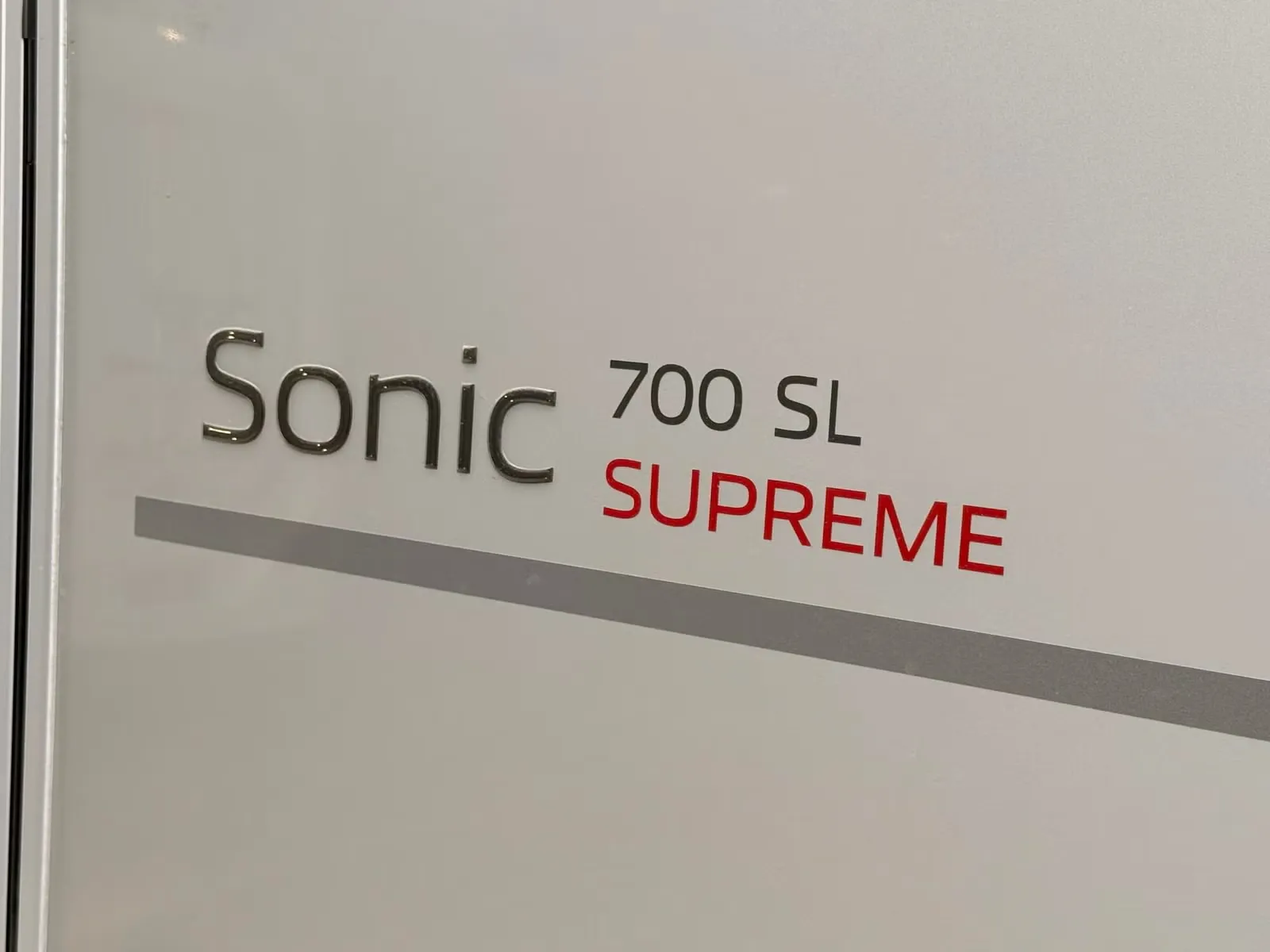 Adria Sonic Supreme 700 SL – 180 PS 8-Gang-Automatik, 4.400 kg, Einzelbetten