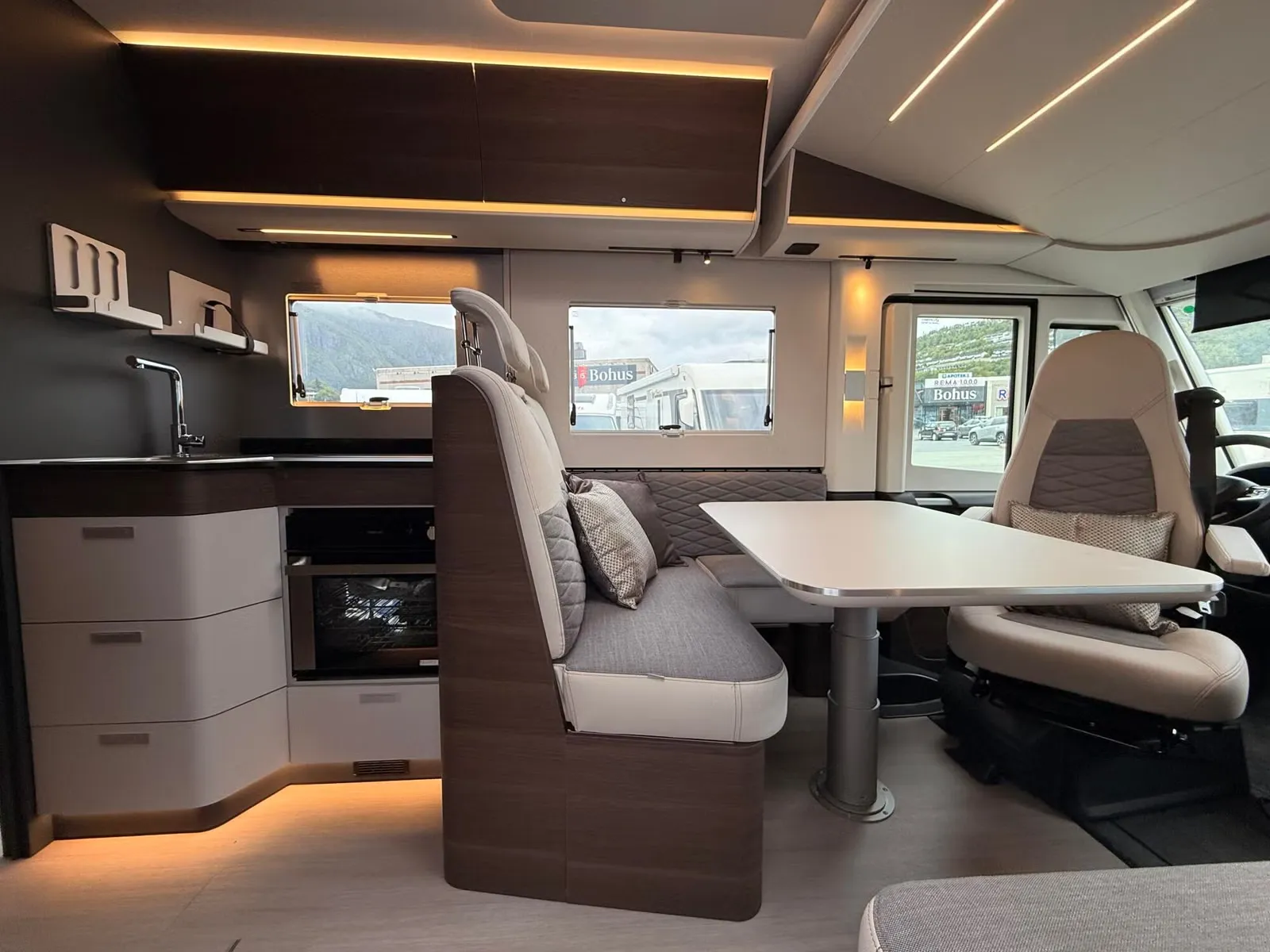 Adria Sonic Supreme 700 SL – 180 PS 8-Gang-Automatik, 4.400 kg, Einzelbetten