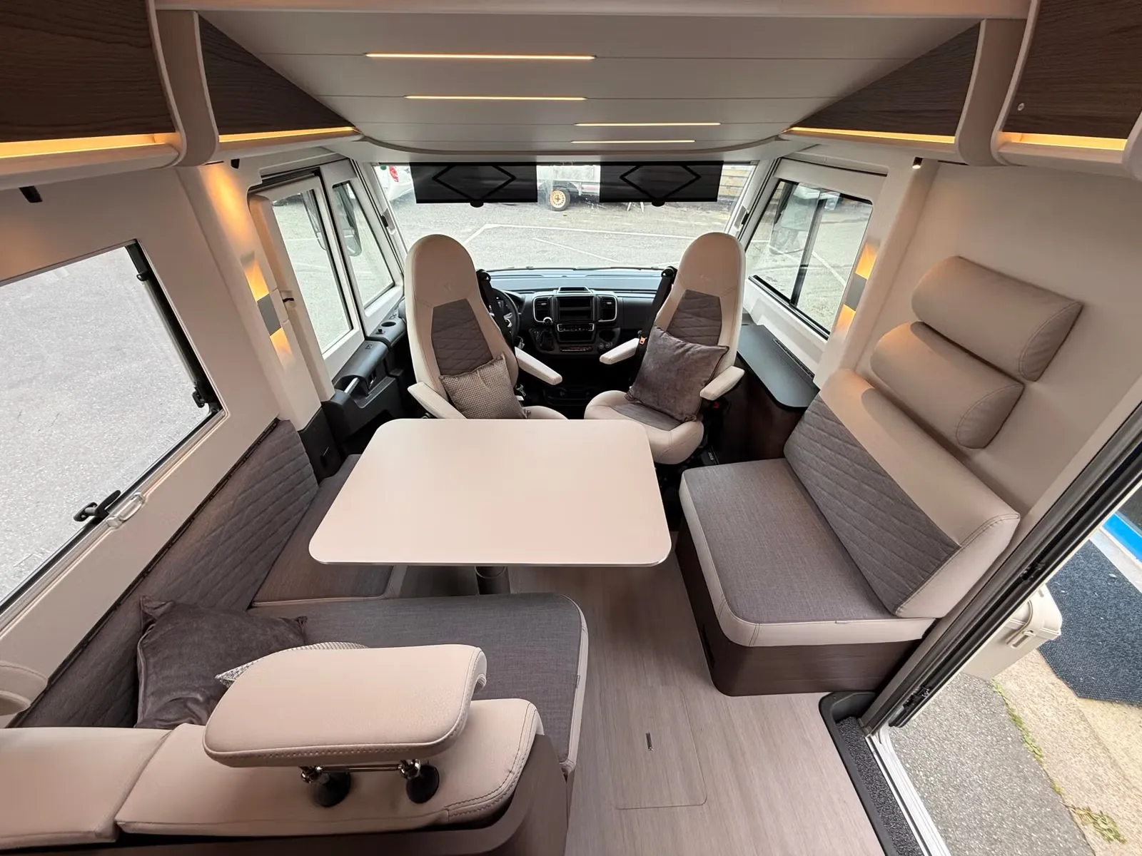 Adria Sonic Supreme 700 SL – 180 PS 8-Gang-Automatik, 4.400 kg, Einzelbetten