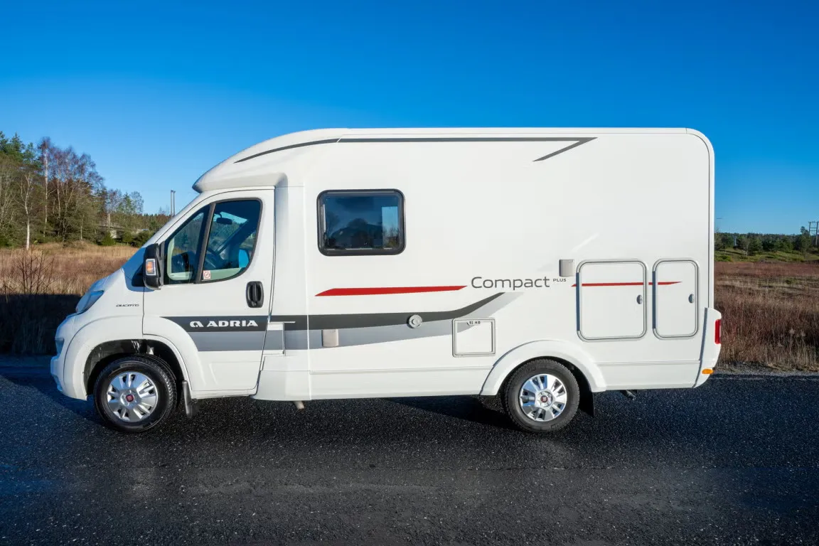 Adria Compact SP – kompakt, Solar, Fußbodenheizung, Markise