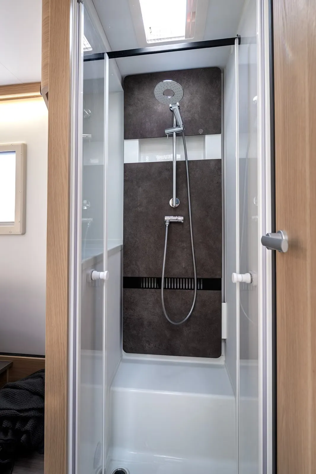 Adria Matrix 670 SC Plus – für 5 zugelassen, 160 PS 9-Gang-Automatik, nur 2.200 km