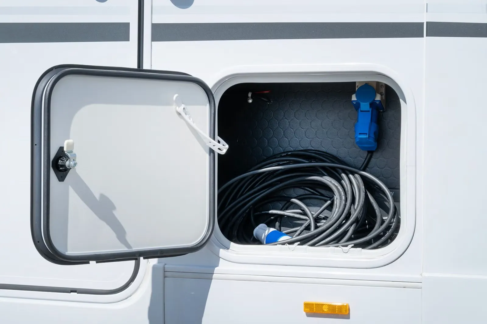 Adria Matrix 670 SC Plus – für 5 zugelassen, 160 PS 9-Gang-Automatik, nur 2.200 km