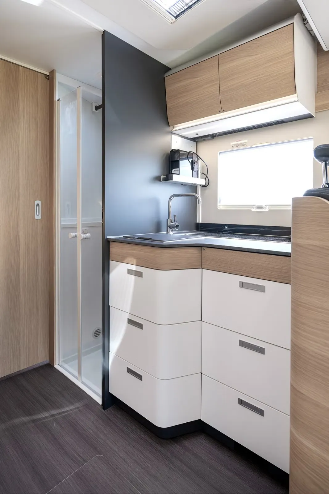 Adria Matrix 670 SC Plus – für 5 zugelassen, 160 PS 9-Gang-Automatik, nur 2.200 km