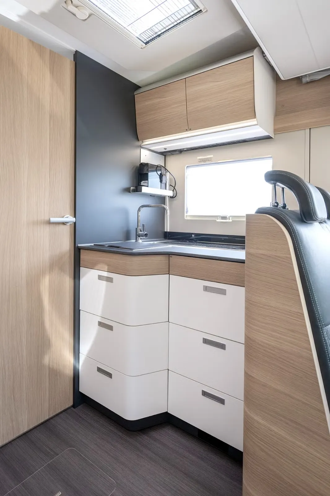 Adria Matrix 670 SC Plus – für 5 zugelassen, 160 PS 9-Gang-Automatik, nur 2.200 km