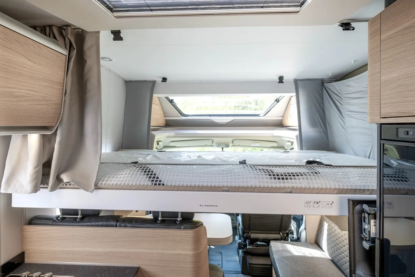 Adria Matrix 670 SC Plus – für 5 zugelassen, 160 PS 9-Gang-Automatik, nur 2.200 km