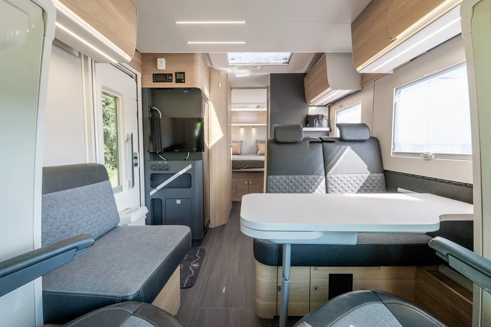 Adria Matrix 670 SC Plus – für 5 zugelassen, 160 PS 9-Gang-Automatik, nur 2.200 km