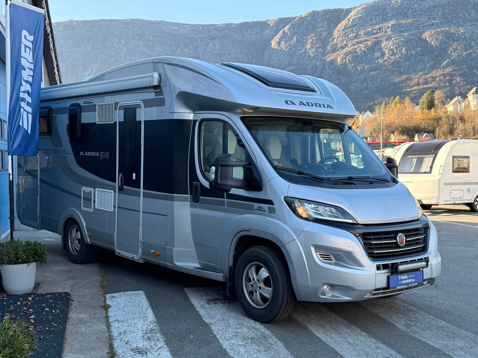 Adria Matrix M 670 SC 50 Jahre Edition – 150 PS, Queensbett, Lithium, Solar