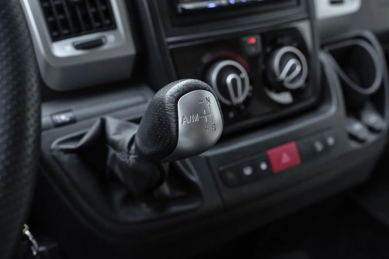 Bürstner T 690 Nordic Edition – 7 m, Automatik, Hubbett, gepflegt