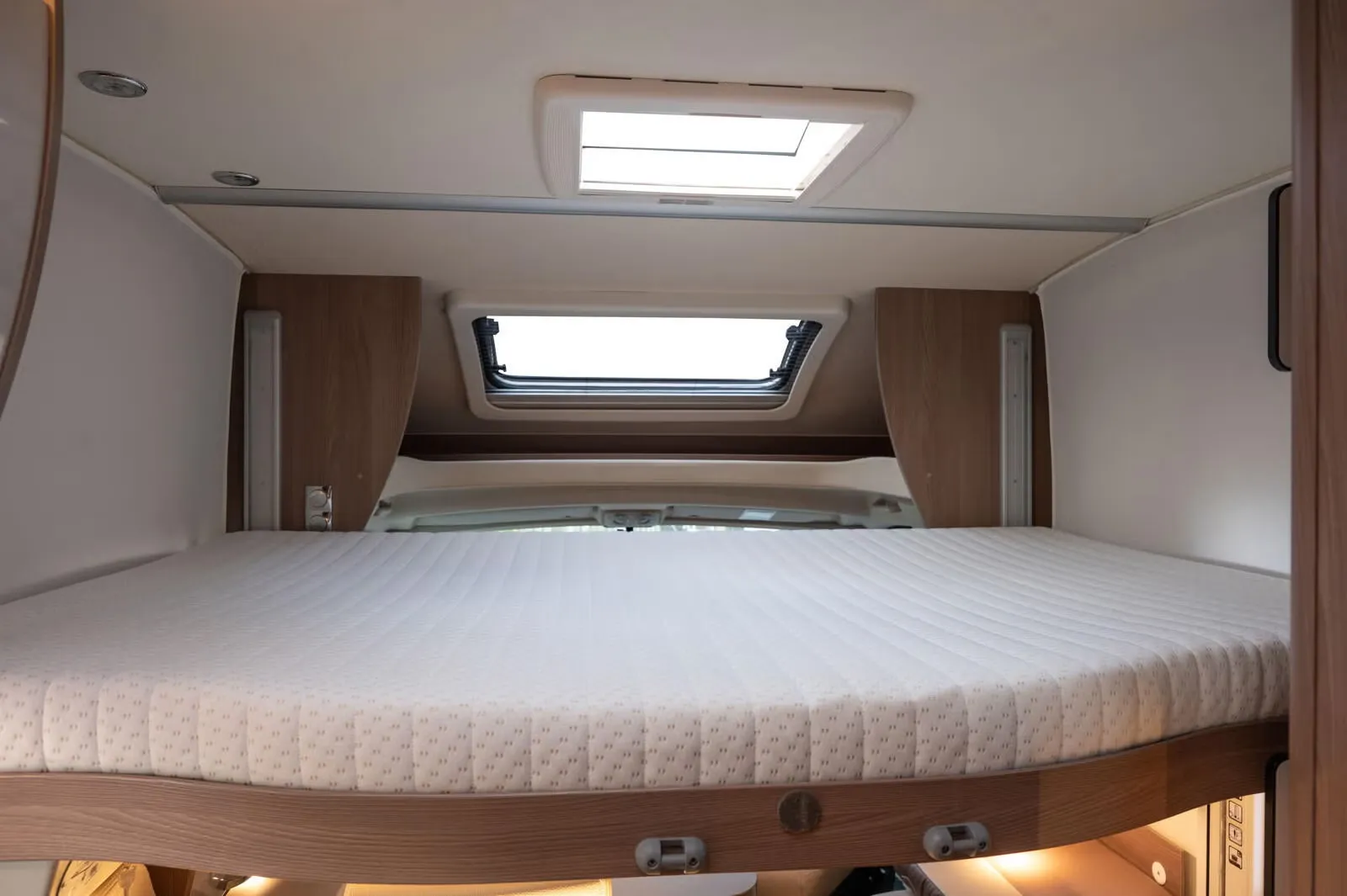 Bürstner T 690 Nordic Edition – 7 m, Automatik, Hubbett, gepflegt
