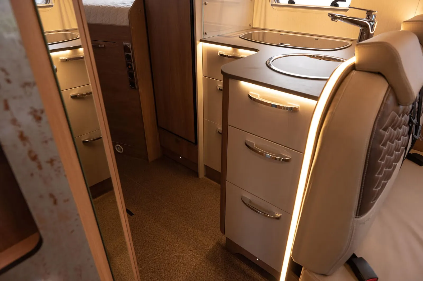 Bürstner T 690 Nordic Edition – 7 m, Automatik, Hubbett, gepflegt