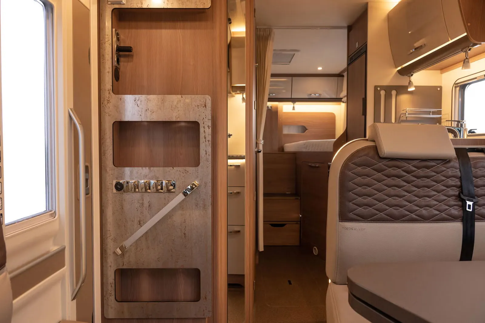 Bürstner T 690 Nordic Edition – 7 m, Automatik, Hubbett, gepflegt