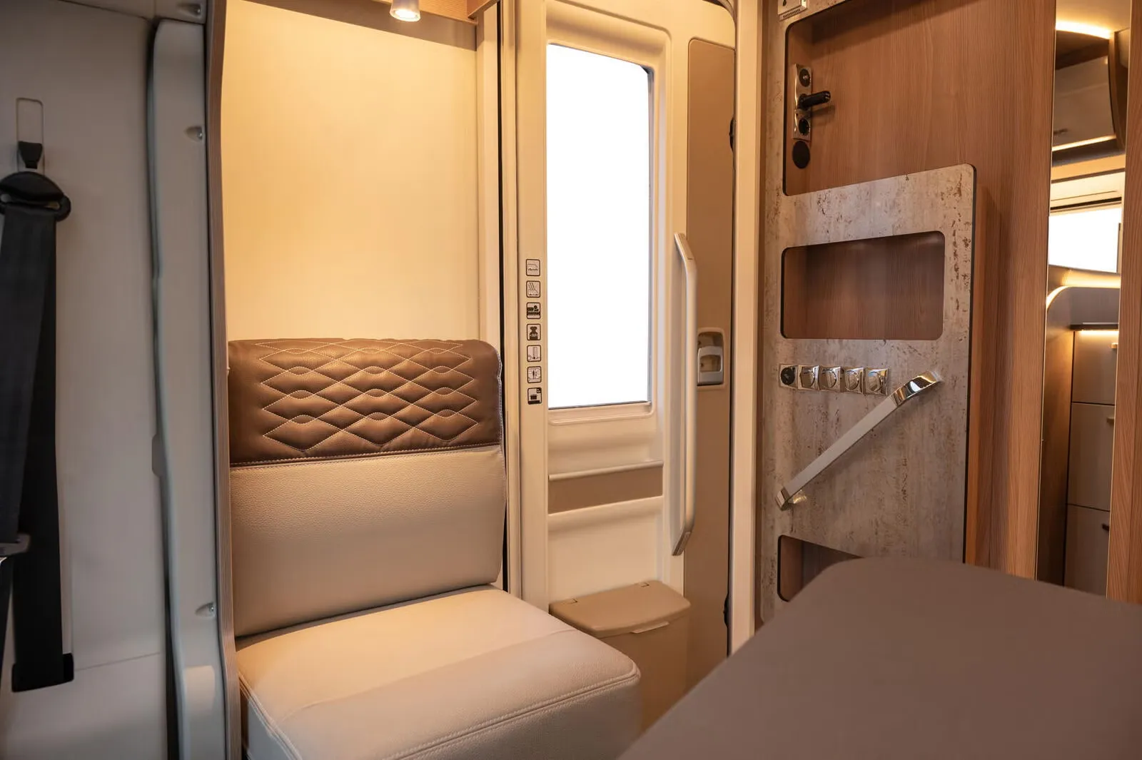 Bürstner T 690 Nordic Edition – 7 m, Automatik, Hubbett, gepflegt