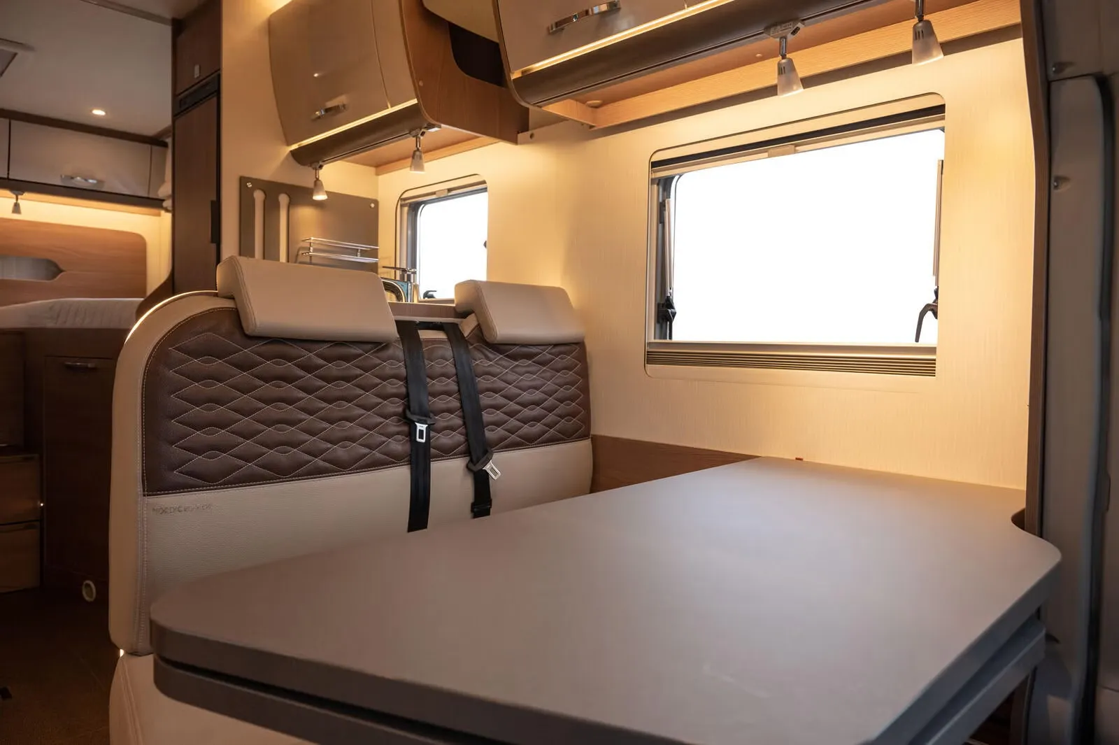 Bürstner T 690 Nordic Edition – 7 m, Automatik, Hubbett, gepflegt