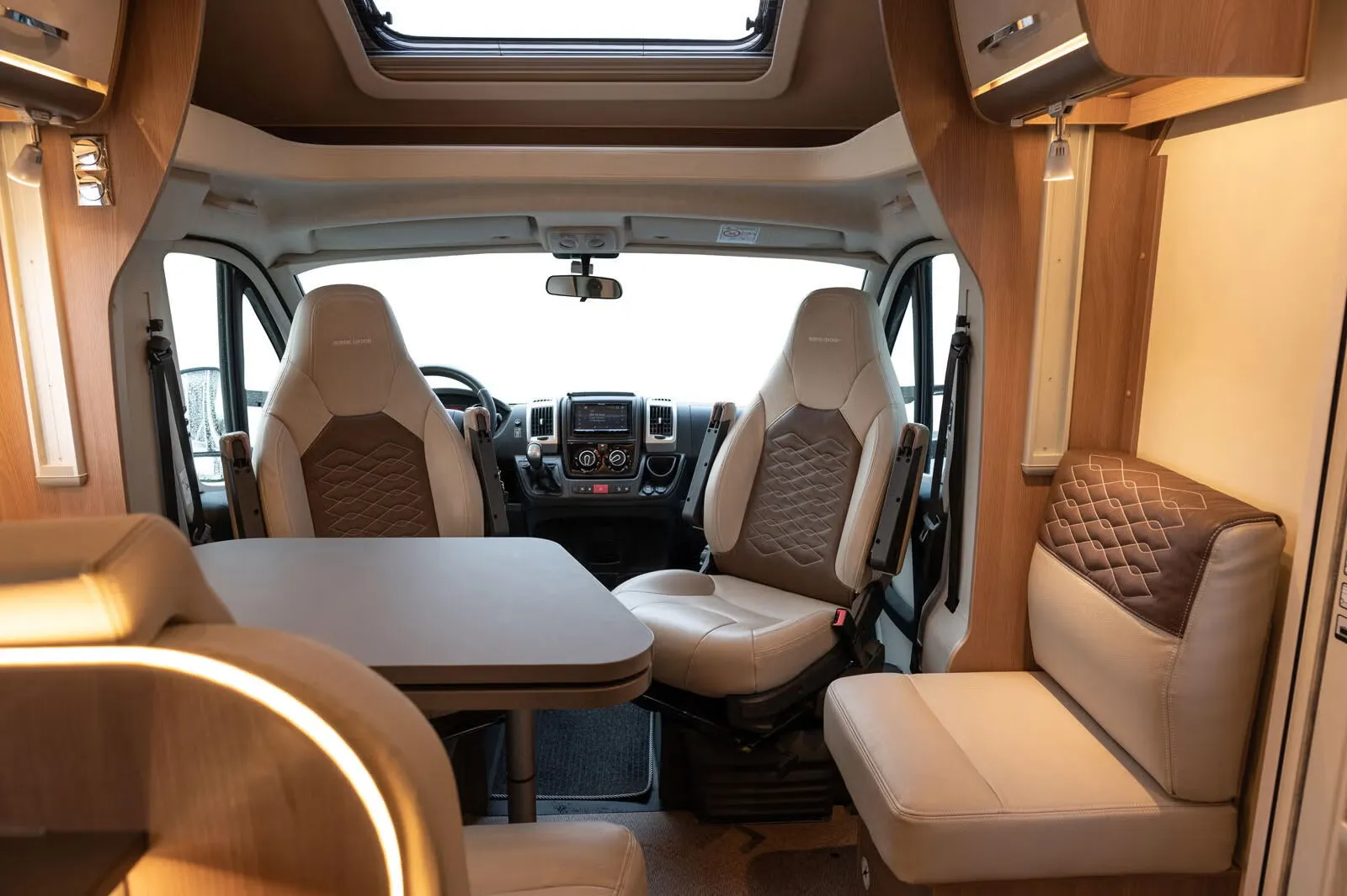 Bürstner T 690 Nordic Edition – 7 m, Automatik, Hubbett, gepflegt