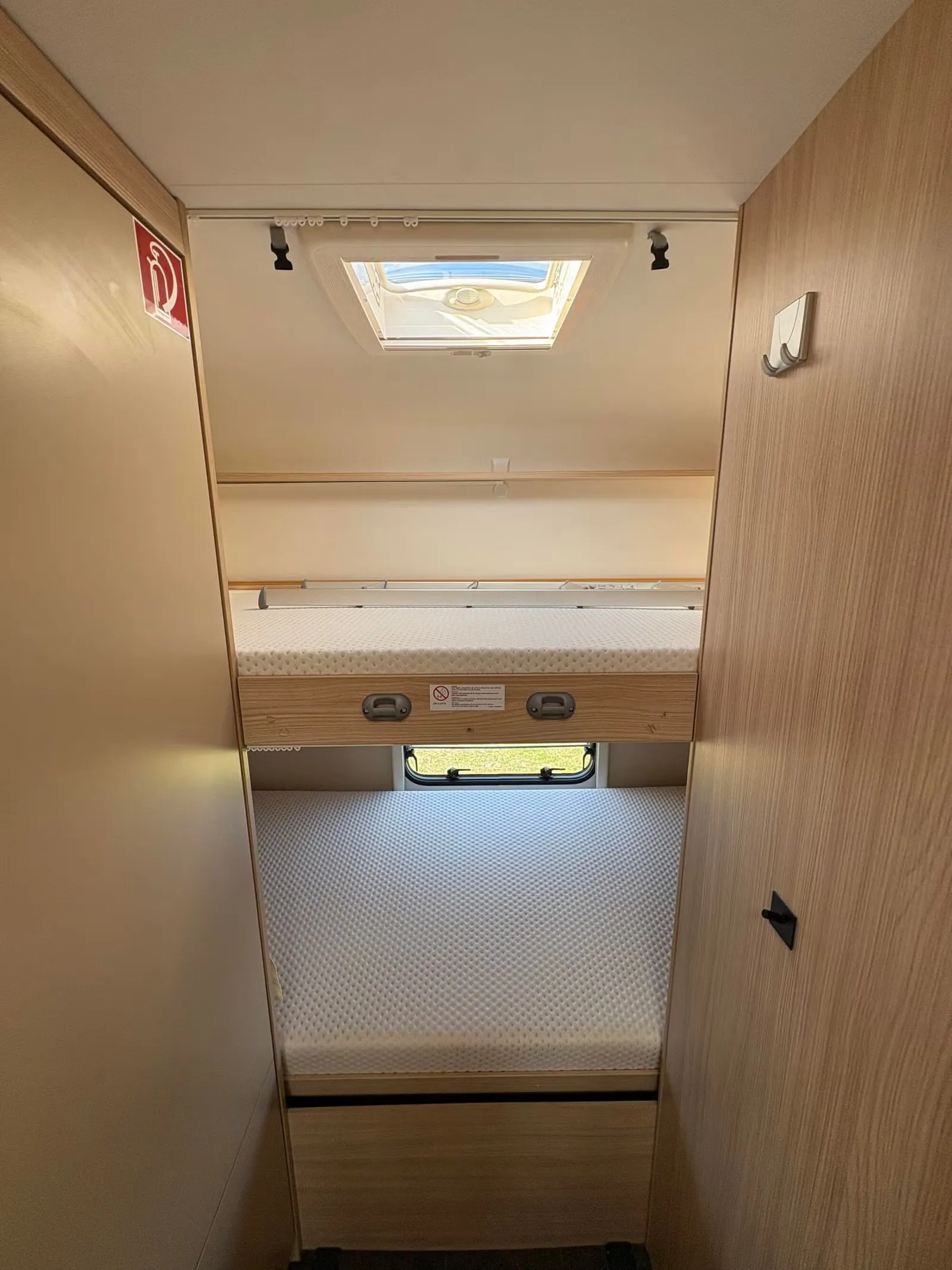Bürstner Lyseo A 660 – Alkoven für 6 Personen, Anhängerkupplung 2.000 kg